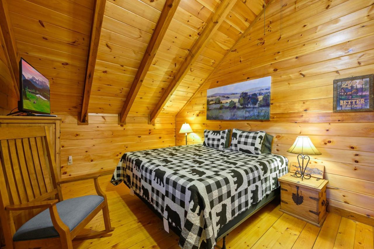 Gypsy Road - Privacy! Log Cabin With Hot Tub, Wifi, Directv And Arcade سيفيرفيل المظهر الخارجي الصورة