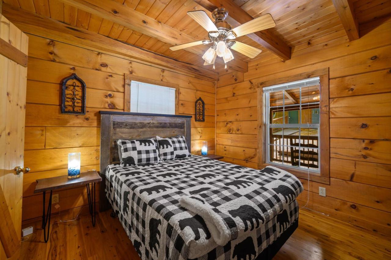 Gypsy Road - Privacy! Log Cabin With Hot Tub, Wifi, Directv And Arcade سيفيرفيل المظهر الخارجي الصورة
