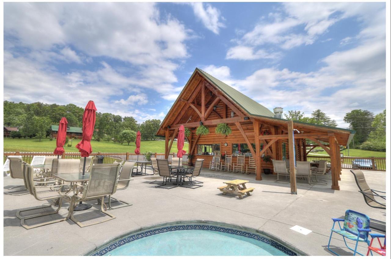 Gypsy Road - Privacy! Log Cabin With Hot Tub, Wifi, Directv And Arcade سيفيرفيل المظهر الخارجي الصورة